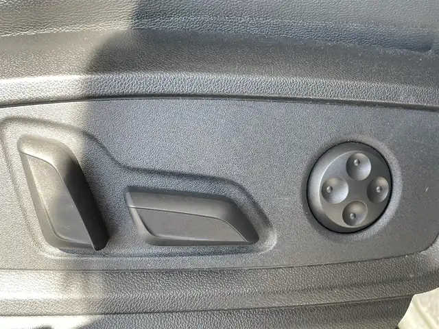 アウディ Ｑ５ 40TDIクワトロ Sライン 山形県 2022(令4)年 2.7万km グレイシアホワイトメタリック 純正ナビ/AppleCarplay/バーチャルコックピット/パワーシート/Sラインハーフレザーシート/ルーフレール/コーナーセンサー/パドルシフト/アダプティブクルーズコントロール/レーンキープアシスト/前後ドライブレコーダー/シートヒーター