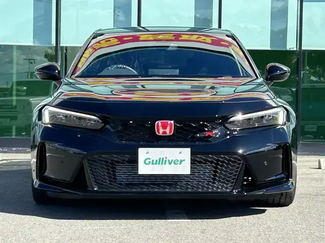 ホンダ シビック タイプR レーシングブラックPKG 和歌山県 2025(令7)年 0.4万km クリスタルブラックパール 純正ナビ/フルセグTV/(AM/FM/USB/Bluetooth)/バックカメラ/衝突軽減ブレーキ/横滑り防止機能/レーダークルコン/ブラインドスポットモニター/コーナーセンサー/電動パーキング/オートホールド/ETC/置くだけ充電/LEDヘッドライト/オートライト/プッシュスタート/スマートキー