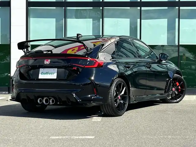 ホンダ シビック タイプR レーシングブラックPKG 和歌山県 2025(令7)年 0.4万km クリスタルブラックパール 純正ナビ/フルセグTV/(AM/FM/USB/Bluetooth)/バックカメラ/衝突軽減ブレーキ/横滑り防止機能/レーダークルコン/ブラインドスポットモニター/コーナーセンサー/電動パーキング/オートホールド/ETC/置くだけ充電/LEDヘッドライト/オートライト/プッシュスタート/スマートキー