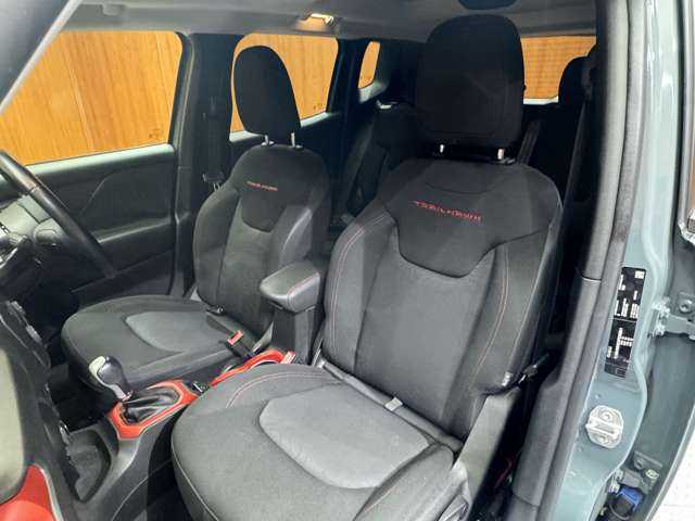 クライスラー・ジープ ジープ レネゲード トレイルホーク 千葉県 2017(平29)年 6万km アンヴィルクリアコート オープンエアルーフ　/クルーズコントロール　/ディスプレイオーディオ　/Bluetooth接続　/バックカメラ　/パーキングアシスト　/車線逸脱防止　/プッシュスタート　/HIDヘッドライト　/純正AW　/ETC