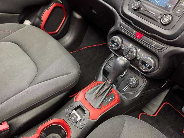 クライスラー・ジープ ジープ レネゲード トレイルホーク 千葉県 2017(平29)年 6万km アンヴィルクリアコート オープンエアルーフ　/クルーズコントロール　/ディスプレイオーディオ　/Bluetooth接続　/バックカメラ　/パーキングアシスト　/車線逸脱防止　/プッシュスタート　/HIDヘッドライト　/純正AW　/ETC