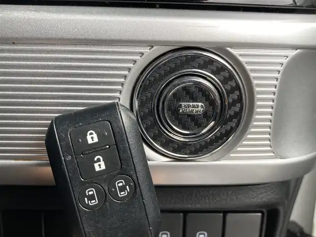 スズキ スペーシア カスタム HYBRID XS ターボ 静岡県 2018(平30)年 8.9万km ピュアホワイトP デュアルセンサーブレーキサポート/純正メモリーナビ(CN-RZ765W)/　AM FM CD DVD Bluetooth USB SD/ビルトインETC/前後方ドライブレコーダー/LEDオートヘッドランプ/レーダークルーズコントロール/シートヒーター(運転席)/両側パワースライドドア/リアクリアランスソナー/レザー調シートカバー/純正15インチアルミホイール/リアロールサンシェード/パドルシフト/フルセグTV/バックモニター