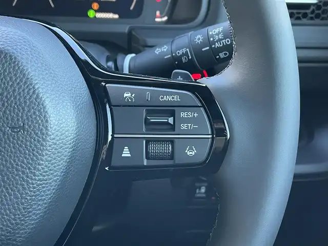 ホンダ ステップワゴン スパーダ eHEV 東京都 2025(令7)年 0.1千km プラチナホワイトパール 純正11インチナビ（LXM-247VFLi）/AM/FM/CD/DVD/SD/USB/Bluetooth/フルセグTV/AppleCarPlay/AndoroidoAuto/HondaSENSING/・衝突軽減ブレーキ（CMBS）/・先行車発進お知らせ機能/・歩行者事故低減ステアリング/・路外逸脱抑制機能/・標識認識機能/・渋滞追従機能付アダプティブクルーズコントロール（ACC）/・車線維持支援システム（LKAS）/・トラフィックジャムアシスト（渋滞運転支援機能）/・ブラインドスポットインフォメーション/・誤発進抑制機能/・後方誤発進抑制機能/・近距離衝突軽減ブレーキ/・急アクセル抑制機能/・パーキングセンサーシステム/・オートハイビーム/両側パワースライドドア/バックカメラ/パワーテールゲート/ハーフレザーシート（ファブリック×合皮）/シートヒーター（運転席＆助手席）/２列目オットマン/3列目分割床下格納シート/スパーダ専用１６インチAW/プッシュスタート/スマートキー/パドルシフト/電子パーキングブレーキ/BLAKE HOLD/フルLEDヘッドライト〈デイタイムランニングランプ付〉/LEDアクティブコーナリングライト/LEDシーケンシャルターンシグナルランプ