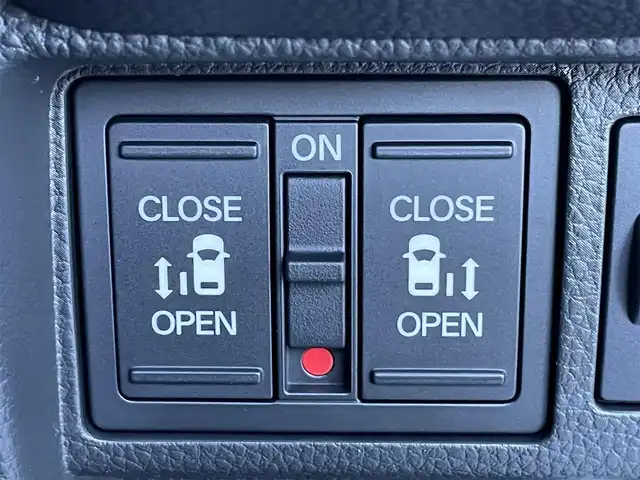 ホンダ ステップワゴン スパーダ eHEV 東京都 2025(令7)年 0.1千km プラチナホワイトパール 純正11インチナビ（LXM-247VFLi）/AM/FM/CD/DVD/SD/USB/Bluetooth/フルセグTV/AppleCarPlay/AndoroidoAuto/HondaSENSING/・衝突軽減ブレーキ（CMBS）/・先行車発進お知らせ機能/・歩行者事故低減ステアリング/・路外逸脱抑制機能/・標識認識機能/・渋滞追従機能付アダプティブクルーズコントロール（ACC）/・車線維持支援システム（LKAS）/・トラフィックジャムアシスト（渋滞運転支援機能）/・ブラインドスポットインフォメーション/・誤発進抑制機能/・後方誤発進抑制機能/・近距離衝突軽減ブレーキ/・急アクセル抑制機能/・パーキングセンサーシステム/・オートハイビーム/両側パワースライドドア/バックカメラ/パワーテールゲート/ハーフレザーシート（ファブリック×合皮）/シートヒーター（運転席＆助手席）/２列目オットマン/3列目分割床下格納シート/スパーダ専用１６インチAW/プッシュスタート/スマートキー/パドルシフト/電子パーキングブレーキ/BLAKE HOLD/フルLEDヘッドライト〈デイタイムランニングランプ付〉/LEDアクティブコーナリングライト/LEDシーケンシャルターンシグナルランプ