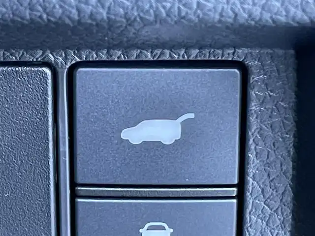 ホンダ ステップワゴン スパーダ eHEV 東京都 2025(令7)年 0.1千km プラチナホワイトパール 純正11インチナビ（LXM-247VFLi）/AM/FM/CD/DVD/SD/USB/Bluetooth/フルセグTV/AppleCarPlay/AndoroidoAuto/HondaSENSING/・衝突軽減ブレーキ（CMBS）/・先行車発進お知らせ機能/・歩行者事故低減ステアリング/・路外逸脱抑制機能/・標識認識機能/・渋滞追従機能付アダプティブクルーズコントロール（ACC）/・車線維持支援システム（LKAS）/・トラフィックジャムアシスト（渋滞運転支援機能）/・ブラインドスポットインフォメーション/・誤発進抑制機能/・後方誤発進抑制機能/・近距離衝突軽減ブレーキ/・急アクセル抑制機能/・パーキングセンサーシステム/・オートハイビーム/両側パワースライドドア/バックカメラ/パワーテールゲート/ハーフレザーシート（ファブリック×合皮）/シートヒーター（運転席＆助手席）/２列目オットマン/3列目分割床下格納シート/スパーダ専用１６インチAW/プッシュスタート/スマートキー/パドルシフト/電子パーキングブレーキ/BLAKE HOLD/フルLEDヘッドライト〈デイタイムランニングランプ付〉/LEDアクティブコーナリングライト/LEDシーケンシャルターンシグナルランプ