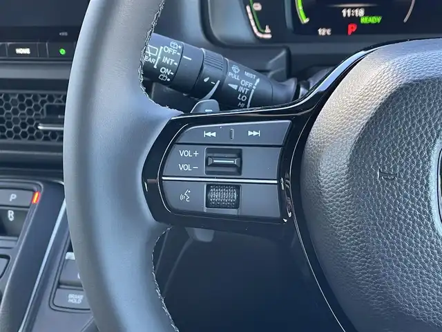 ホンダ ステップワゴン スパーダ eHEV 東京都 2025(令7)年 0.1千km プラチナホワイトパール 純正11インチナビ（LXM-247VFLi）/AM/FM/CD/DVD/SD/USB/Bluetooth/フルセグTV/AppleCarPlay/AndoroidoAuto/HondaSENSING/・衝突軽減ブレーキ（CMBS）/・先行車発進お知らせ機能/・歩行者事故低減ステアリング/・路外逸脱抑制機能/・標識認識機能/・渋滞追従機能付アダプティブクルーズコントロール（ACC）/・車線維持支援システム（LKAS）/・トラフィックジャムアシスト（渋滞運転支援機能）/・ブラインドスポットインフォメーション/・誤発進抑制機能/・後方誤発進抑制機能/・近距離衝突軽減ブレーキ/・急アクセル抑制機能/・パーキングセンサーシステム/・オートハイビーム/両側パワースライドドア/バックカメラ/パワーテールゲート/ハーフレザーシート（ファブリック×合皮）/シートヒーター（運転席＆助手席）/２列目オットマン/3列目分割床下格納シート/スパーダ専用１６インチAW/プッシュスタート/スマートキー/パドルシフト/電子パーキングブレーキ/BLAKE HOLD/フルLEDヘッドライト〈デイタイムランニングランプ付〉/LEDアクティブコーナリングライト/LEDシーケンシャルターンシグナルランプ