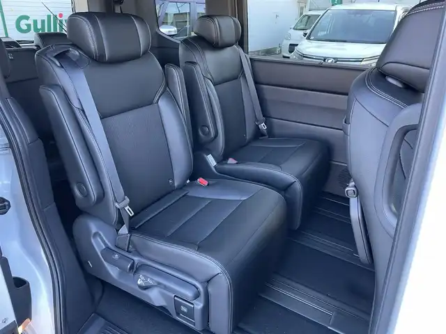 ホンダ ステップワゴン スパーダ eHEV 東京都 2025(令7)年 0.1千km プラチナホワイトパール 純正11インチナビ（LXM-247VFLi）/AM/FM/CD/DVD/SD/USB/Bluetooth/フルセグTV/AppleCarPlay/AndoroidoAuto/HondaSENSING/・衝突軽減ブレーキ（CMBS）/・先行車発進お知らせ機能/・歩行者事故低減ステアリング/・路外逸脱抑制機能/・標識認識機能/・渋滞追従機能付アダプティブクルーズコントロール（ACC）/・車線維持支援システム（LKAS）/・トラフィックジャムアシスト（渋滞運転支援機能）/・ブラインドスポットインフォメーション/・誤発進抑制機能/・後方誤発進抑制機能/・近距離衝突軽減ブレーキ/・急アクセル抑制機能/・パーキングセンサーシステム/・オートハイビーム/両側パワースライドドア/バックカメラ/パワーテールゲート/ハーフレザーシート（ファブリック×合皮）/シートヒーター（運転席＆助手席）/２列目オットマン/3列目分割床下格納シート/スパーダ専用１６インチAW/プッシュスタート/スマートキー/パドルシフト/電子パーキングブレーキ/BLAKE HOLD/フルLEDヘッドライト〈デイタイムランニングランプ付〉/LEDアクティブコーナリングライト/LEDシーケンシャルターンシグナルランプ