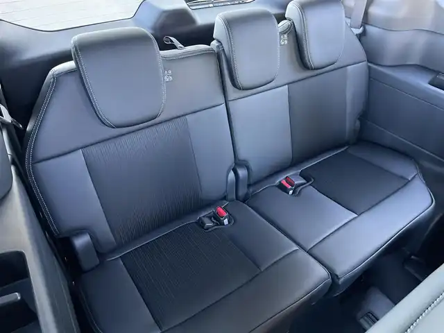 ホンダ ステップワゴン スパーダ eHEV 東京都 2025(令7)年 0.1千km プラチナホワイトパール 純正11インチナビ（LXM-247VFLi）/AM/FM/CD/DVD/SD/USB/Bluetooth/フルセグTV/AppleCarPlay/AndoroidoAuto/HondaSENSING/・衝突軽減ブレーキ（CMBS）/・先行車発進お知らせ機能/・歩行者事故低減ステアリング/・路外逸脱抑制機能/・標識認識機能/・渋滞追従機能付アダプティブクルーズコントロール（ACC）/・車線維持支援システム（LKAS）/・トラフィックジャムアシスト（渋滞運転支援機能）/・ブラインドスポットインフォメーション/・誤発進抑制機能/・後方誤発進抑制機能/・近距離衝突軽減ブレーキ/・急アクセル抑制機能/・パーキングセンサーシステム/・オートハイビーム/両側パワースライドドア/バックカメラ/パワーテールゲート/ハーフレザーシート（ファブリック×合皮）/シートヒーター（運転席＆助手席）/２列目オットマン/3列目分割床下格納シート/スパーダ専用１６インチAW/プッシュスタート/スマートキー/パドルシフト/電子パーキングブレーキ/BLAKE HOLD/フルLEDヘッドライト〈デイタイムランニングランプ付〉/LEDアクティブコーナリングライト/LEDシーケンシャルターンシグナルランプ