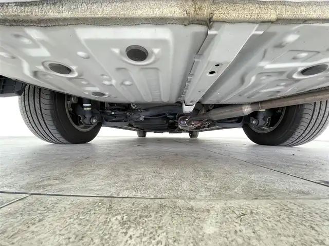 トヨタ エスクァイア ハイブリッド Gi プレミアムパッケージ 千葉県 2017(平29)年 6.2万km ホワイトパールクリスタルシャイン 禁煙車/トヨタセーフティセンス/・プリクラッシュセーフティ/・レーントレーシングアシスト/・クルーズコントロール/・オートマチックハイビーム/・レーンディパーチャーアラート/・プロアクティブドライビングアシスト/・緊急時操舵支援/両側パワースライドドア/フリップダウンモニター/純正10インチナビ/CD/DVD/Bluetooth/フルセグ/バックカメラ/クルーズコントロール/LEDオートライト/ハーフレザーシート/シートヒーター/純正15インチアルミホイール/純正フロアマット/USBポート/プッシュスタート/スマートキー