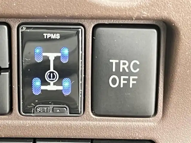 トヨタ エスクァイア ハイブリッド Gi プレミアムパッケージ 千葉県 2017(平29)年 6.2万km ホワイトパールクリスタルシャイン 禁煙車/トヨタセーフティセンス/・プリクラッシュセーフティ/・レーントレーシングアシスト/・クルーズコントロール/・オートマチックハイビーム/・レーンディパーチャーアラート/・プロアクティブドライビングアシスト/・緊急時操舵支援/両側パワースライドドア/フリップダウンモニター/純正10インチナビ/CD/DVD/Bluetooth/フルセグ/バックカメラ/クルーズコントロール/LEDオートライト/ハーフレザーシート/シートヒーター/純正15インチアルミホイール/純正フロアマット/USBポート/プッシュスタート/スマートキー