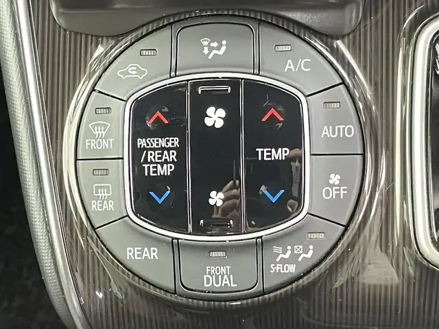 トヨタ エスクァイア ハイブリッド Gi プレミアムパッケージ 千葉県 2017(平29)年 6.2万km ホワイトパールクリスタルシャイン 禁煙車/トヨタセーフティセンス/・プリクラッシュセーフティ/・レーントレーシングアシスト/・クルーズコントロール/・オートマチックハイビーム/・レーンディパーチャーアラート/・プロアクティブドライビングアシスト/・緊急時操舵支援/両側パワースライドドア/フリップダウンモニター/純正10インチナビ/CD/DVD/Bluetooth/フルセグ/バックカメラ/クルーズコントロール/LEDオートライト/ハーフレザーシート/シートヒーター/純正15インチアルミホイール/純正フロアマット/USBポート/プッシュスタート/スマートキー