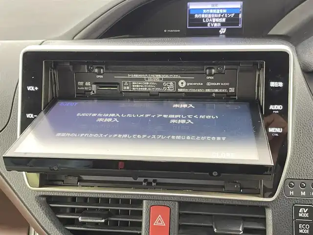 トヨタ エスクァイア ハイブリッド Gi プレミアムパッケージ 千葉県 2017(平29)年 6.2万km ホワイトパールクリスタルシャイン 禁煙車/トヨタセーフティセンス/・プリクラッシュセーフティ/・レーントレーシングアシスト/・クルーズコントロール/・オートマチックハイビーム/・レーンディパーチャーアラート/・プロアクティブドライビングアシスト/・緊急時操舵支援/両側パワースライドドア/フリップダウンモニター/純正10インチナビ/CD/DVD/Bluetooth/フルセグ/バックカメラ/クルーズコントロール/LEDオートライト/ハーフレザーシート/シートヒーター/純正15インチアルミホイール/純正フロアマット/USBポート/プッシュスタート/スマートキー