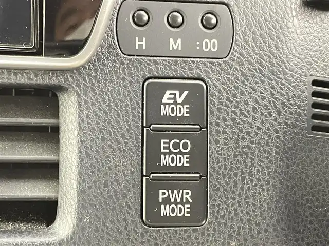 トヨタ エスクァイア ハイブリッド Gi プレミアムパッケージ 千葉県 2017(平29)年 6.2万km ホワイトパールクリスタルシャイン 禁煙車/トヨタセーフティセンス/・プリクラッシュセーフティ/・レーントレーシングアシスト/・クルーズコントロール/・オートマチックハイビーム/・レーンディパーチャーアラート/・プロアクティブドライビングアシスト/・緊急時操舵支援/両側パワースライドドア/フリップダウンモニター/純正10インチナビ/CD/DVD/Bluetooth/フルセグ/バックカメラ/クルーズコントロール/LEDオートライト/ハーフレザーシート/シートヒーター/純正15インチアルミホイール/純正フロアマット/USBポート/プッシュスタート/スマートキー