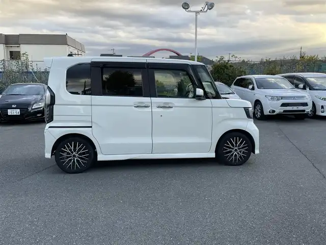 ホンダ Ｎ ＢＯＸ 東京都 2017(平29)年 9.1万km プレミアムホワイトパールⅡ (株)IDOMが運営する【じしゃロン昭島店】の自社ローン専用車両になります。/こちらは現金またはオートローンご利用時の価格です。自社ローンご希望の方は別途その旨お申付け下さい	/プッシュボタン/バックカメラ/両側パワースライドドア/スマートキー/LEDライト/オートライト