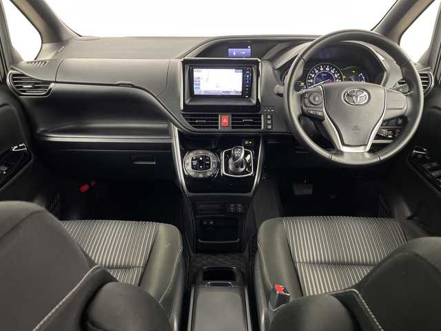 トヨタ ヴォクシー ハイブリッド ZS 煌Ⅱ 埼玉県 2020(令2)年 5.7万km ブラック フリップダウンモニター/両側電動スライドドア　/前席シートヒーター/社外ナビ/ビルトインＥＴＣ/クルーズコントロール/コーナーセンサー　/衝突軽減ブレーキ　/純正フロアマット　/革巻きハンドル　/ドアバイザー　/フォグ/LEDヘッドライト/革巻きハンドル