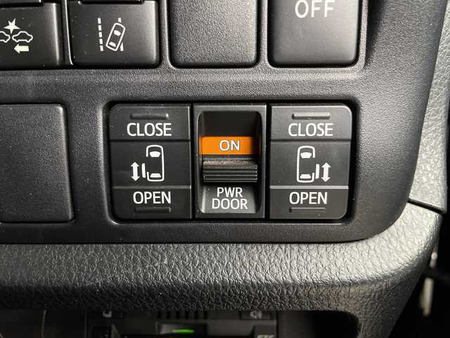 トヨタ ヴォクシー ハイブリッド ZS 煌Ⅱ 埼玉県 2020(令2)年 5.7万km ブラック フリップダウンモニター/両側電動スライドドア　/前席シートヒーター/社外ナビ/ビルトインＥＴＣ/クルーズコントロール/コーナーセンサー　/衝突軽減ブレーキ　/純正フロアマット　/革巻きハンドル　/ドアバイザー　/フォグ/LEDヘッドライト/革巻きハンドル