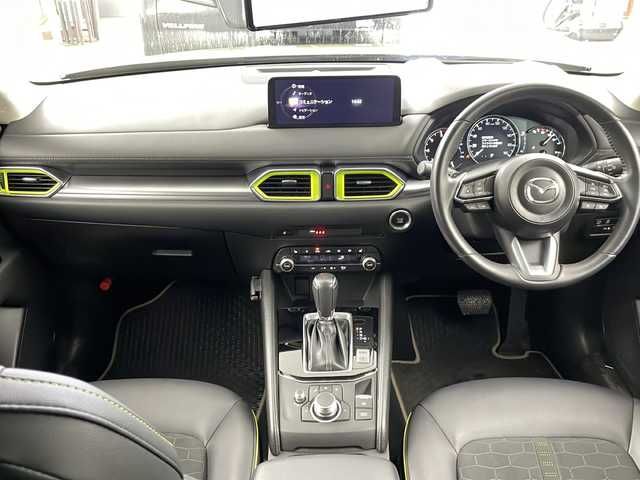 マツダ ＣＸ－５ XD フィールドジャーニー 岐阜県 2022(令4)年 1.4万km ジルコンサンドメタリック ・４WD/・ETC2.0/・ドライブレコーダー/・純正ナビ/（Bluetooth/USB/フルセグテレビ）/・全周囲カメラ/・ヘッドアップディスプレイ/・アダプティブクルーズコントロール/・パワーバックドア/・コーナーセンサー/・レーントレーシングアシスト/・シートヒーター（１，２列）/・ブラインドスポットモニター/・純正17インチアルミホイール/・純正LEDヘッドライト/・フォグランプ/・デジタルインナーミラー/・ステアリングヒーター/・パドルシフト/・オートマチックハイビーム