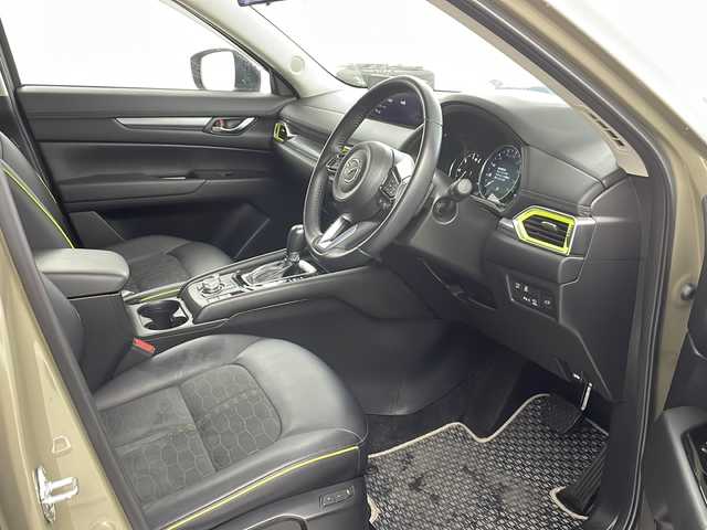 マツダ ＣＸ－５ XD フィールドジャーニー 岐阜県 2022(令4)年 1.4万km ジルコンサンドメタリック ・４WD/・ETC2.0/・ドライブレコーダー/・純正ナビ/（Bluetooth/USB/フルセグテレビ）/・全周囲カメラ/・ヘッドアップディスプレイ/・アダプティブクルーズコントロール/・パワーバックドア/・コーナーセンサー/・レーントレーシングアシスト/・シートヒーター（１，２列）/・ブラインドスポットモニター/・純正17インチアルミホイール/・純正LEDヘッドライト/・フォグランプ/・デジタルインナーミラー/・ステアリングヒーター/・パドルシフト/・オートマチックハイビーム