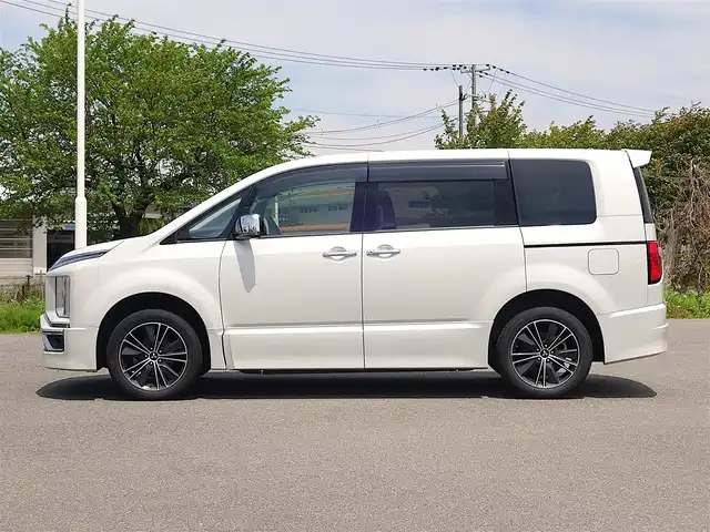 三菱 デリカＤ：５ アーバンギア G パワーパッケージ 山形県 2020(令2)年 8.2万km ウォームホワイトパール 4WD/衝突被害軽減システム/全周囲カメラ/両側パワースライドドア/電動リアゲート/レーダークルーズコントロール/LEDオートヘッドライト/パワーシート/シートヒーター/純正18インチアルミホイール/オートサイドステップ/アイドリングストップ/ステアリングスイッチ/パドルシフト/スマートルームミラー/IC付ターボ/BSM/フォグランプ/スマートキー