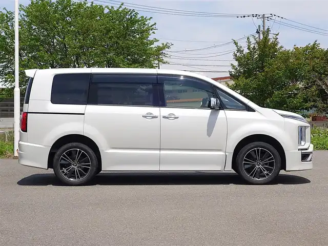 三菱 デリカＤ：５ アーバンギア G パワーパッケージ 山形県 2020(令2)年 8.2万km ウォームホワイトパール 4WD/衝突被害軽減システム/全周囲カメラ/両側パワースライドドア/電動リアゲート/レーダークルーズコントロール/LEDオートヘッドライト/パワーシート/シートヒーター/純正18インチアルミホイール/オートサイドステップ/アイドリングストップ/ステアリングスイッチ/パドルシフト/スマートルームミラー/IC付ターボ/BSM/フォグランプ/スマートキー