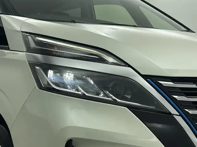 日産 セレナ e－パワー ハイウェイスター V 福井県 2021(令3)年 3万km ブリリアントホワイトパール 2トーン プロパイロット/・衝突軽減ブレーキ/・クルーズコントロール（追従有）/純正ナビゲーション/【AM/FM/CD/Bluetooth/フルセグTV】/アラウンドビューモニター/ETC/両側パワースライドドア/シートヒーター（運転席/助手席）/オートライト/LEDヘッドライド/フォグランプ/プッシュスタート/スマートキー/スペアキー/取扱説明書/新車時保証書