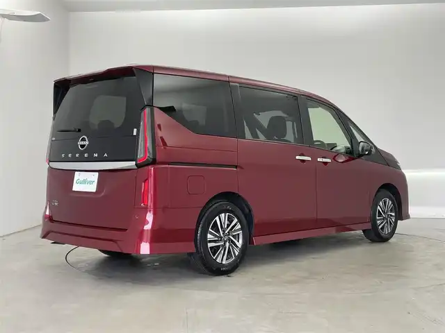 日産 セレナ ハイウェイスター V 埼玉県 2023(令5)年 1.3万km 赤 純正12.3インチナビ/　AM FM Bluetooth USB AppleCarPlay/フルセグTV/アラウンドビューモニター/デジタルインナーミラー/前後方ドライブレコーダー/LEDオートヘッドライト/両側パワースライドドア/ワイヤレス充電/前後クリアランスソナー/純正16インチアルミホイール/エマージェンシーブレーキ/プロパイロット/ビルトインETC2.0