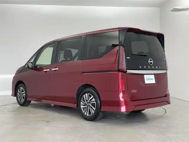 日産 セレナ ハイウェイスター V 埼玉県 2023(令5)年 1.3万km 赤 純正12.3インチナビ/　AM FM Bluetooth USB AppleCarPlay/フルセグTV/アラウンドビューモニター/デジタルインナーミラー/前後方ドライブレコーダー/LEDオートヘッドライト/両側パワースライドドア/ワイヤレス充電/前後クリアランスソナー/純正16インチアルミホイール/エマージェンシーブレーキ/プロパイロット/ビルトインETC2.0