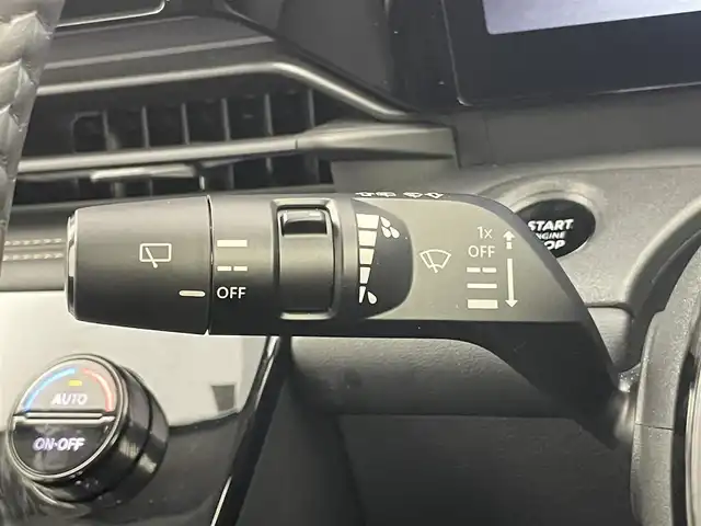 日産 セレナ ハイウェイスター V 埼玉県 2023(令5)年 1.3万km 赤 純正12.3インチナビ/　AM FM Bluetooth USB AppleCarPlay/フルセグTV/アラウンドビューモニター/デジタルインナーミラー/前後方ドライブレコーダー/LEDオートヘッドライト/両側パワースライドドア/ワイヤレス充電/前後クリアランスソナー/純正16インチアルミホイール/エマージェンシーブレーキ/プロパイロット/ビルトインETC2.0