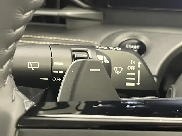 日産 セレナ ハイウェイスター V 埼玉県 2023(令5)年 1.3万km 赤 純正12.3インチナビ/　AM FM Bluetooth USB AppleCarPlay/フルセグTV/アラウンドビューモニター/デジタルインナーミラー/前後方ドライブレコーダー/LEDオートヘッドライト/両側パワースライドドア/ワイヤレス充電/前後クリアランスソナー/純正16インチアルミホイール/エマージェンシーブレーキ/プロパイロット/ビルトインETC2.0