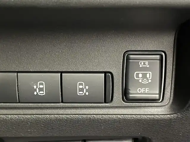 日産 セレナ ハイウェイスター V 埼玉県 2023(令5)年 1.3万km 赤 純正12.3インチナビ/　AM FM Bluetooth USB AppleCarPlay/フルセグTV/アラウンドビューモニター/デジタルインナーミラー/前後方ドライブレコーダー/LEDオートヘッドライト/両側パワースライドドア/ワイヤレス充電/前後クリアランスソナー/純正16インチアルミホイール/エマージェンシーブレーキ/プロパイロット/ビルトインETC2.0