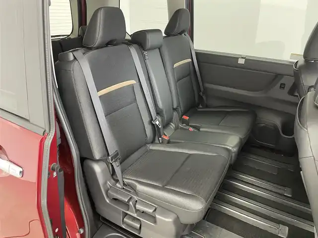 日産 セレナ ハイウェイスター V 埼玉県 2023(令5)年 1.3万km 赤 純正12.3インチナビ/　AM FM Bluetooth USB AppleCarPlay/フルセグTV/アラウンドビューモニター/デジタルインナーミラー/前後方ドライブレコーダー/LEDオートヘッドライト/両側パワースライドドア/ワイヤレス充電/前後クリアランスソナー/純正16インチアルミホイール/エマージェンシーブレーキ/プロパイロット/ビルトインETC2.0