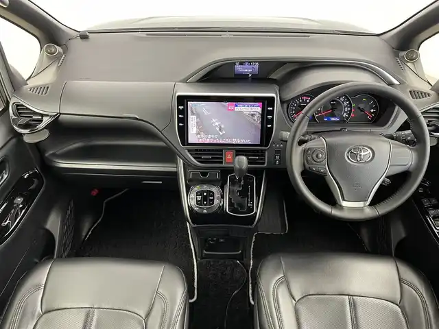 トヨタ ヴォクシー ZS 煌Ⅱ 大分県 2019(令1)年 7.4万km ブラック ワンオーナー/7人乗り/TOYOTAセーフティセンス/・プリクラッシュセーフティ/・レーンディパーチャアラート/・オートマチックハイビーム/純正10型ナビ　型式：NSZN-Z68T/・フルセグTV、DVD再生可、Bluetoorh/・USB、HDMI、AM/FM、CD/ステアリングスイッチ/バックカメラ/純正フリップダウンモニター/　型式：V12T-R68C/両側電動スライドドア/前後ドライブレコーダー/ビルトインETC2.0/革調シートカバー/社外ツィーター/アイドリングストップ/横滑り防止装置/電動格納ミラー/純正フロアマット/オートライト/LEDヘッドライト/LEDフォグ/クリアランスソナー /純正16インチアルミホイール/スペアタイヤ/保証書、取説、スペアキー有り