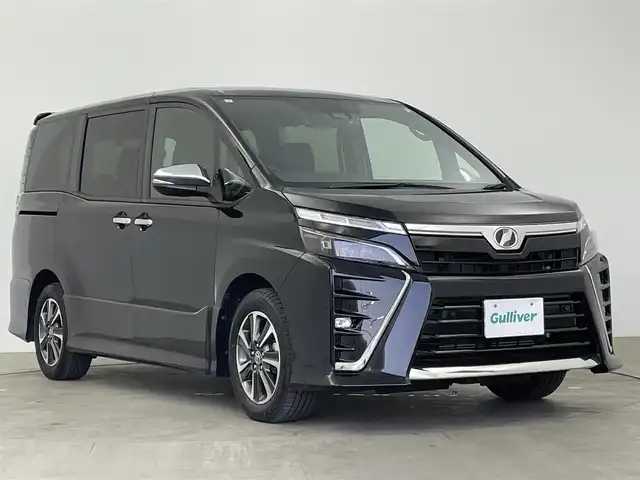 トヨタ ヴォクシー ZS 煌Ⅱ 大分県 2019(令1)年 7.4万km ブラック ワンオーナー/7人乗り/TOYOTAセーフティセンス/・プリクラッシュセーフティ/・レーンディパーチャアラート/・オートマチックハイビーム/純正10型ナビ　型式：NSZN-Z68T/・フルセグTV、DVD再生可、Bluetoorh/・USB、HDMI、AM/FM、CD/ステアリングスイッチ/バックカメラ/純正フリップダウンモニター/　型式：V12T-R68C/両側電動スライドドア/前後ドライブレコーダー/ビルトインETC2.0/革調シートカバー/社外ツィーター/アイドリングストップ/横滑り防止装置/電動格納ミラー/純正フロアマット/オートライト/LEDヘッドライト/LEDフォグ/クリアランスソナー /純正16インチアルミホイール/スペアタイヤ/保証書、取説、スペアキー有り