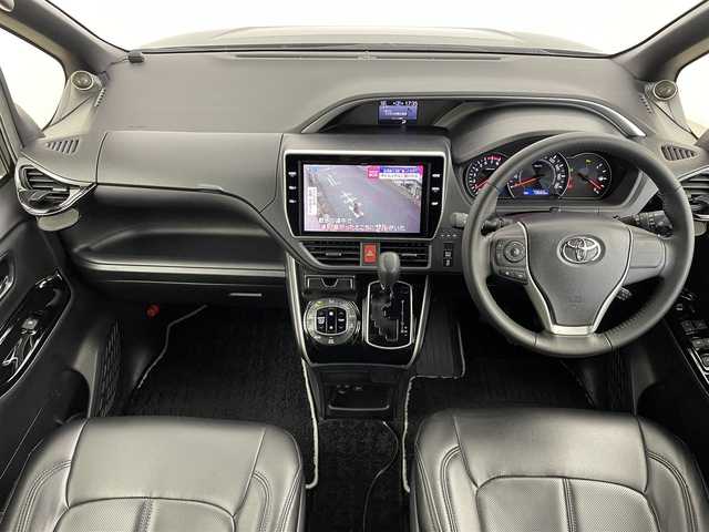 トヨタ ヴォクシー ZS 煌Ⅱ 大分県 2019(令1)年 7.4万km ブラック ワンオーナー/7人乗り/TOYOTAセーフティセンス/・プリクラッシュセーフティ/・レーンディパーチャアラート/・オートマチックハイビーム/純正10型ナビ　型式：NSZN-Z68T/・フルセグTV、DVD再生可、Bluetoorh/・USB、HDMI、AM/FM、CD/ステアリングスイッチ/バックカメラ/純正フリップダウンモニター/　型式：V12T-R68C/両側電動スライドドア/前後ドライブレコーダー/ビルトインETC2.0/革調シートカバー/社外ツィーター/アイドリングストップ/横滑り防止装置/電動格納ミラー/純正フロアマット/オートライト/LEDヘッドライト/LEDフォグ/クリアランスソナー /純正16インチアルミホイール/スペアタイヤ/保証書、取説、スペアキー有り