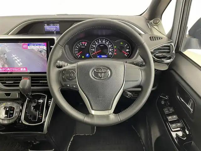 トヨタ ヴォクシー ZS 煌Ⅱ 大分県 2019(令1)年 7.4万km ブラック ワンオーナー/7人乗り/TOYOTAセーフティセンス/・プリクラッシュセーフティ/・レーンディパーチャアラート/・オートマチックハイビーム/純正10型ナビ　型式：NSZN-Z68T/・フルセグTV、DVD再生可、Bluetoorh/・USB、HDMI、AM/FM、CD/ステアリングスイッチ/バックカメラ/純正フリップダウンモニター/　型式：V12T-R68C/両側電動スライドドア/前後ドライブレコーダー/ビルトインETC2.0/革調シートカバー/社外ツィーター/アイドリングストップ/横滑り防止装置/電動格納ミラー/純正フロアマット/オートライト/LEDヘッドライト/LEDフォグ/クリアランスソナー /純正16インチアルミホイール/スペアタイヤ/保証書、取説、スペアキー有り