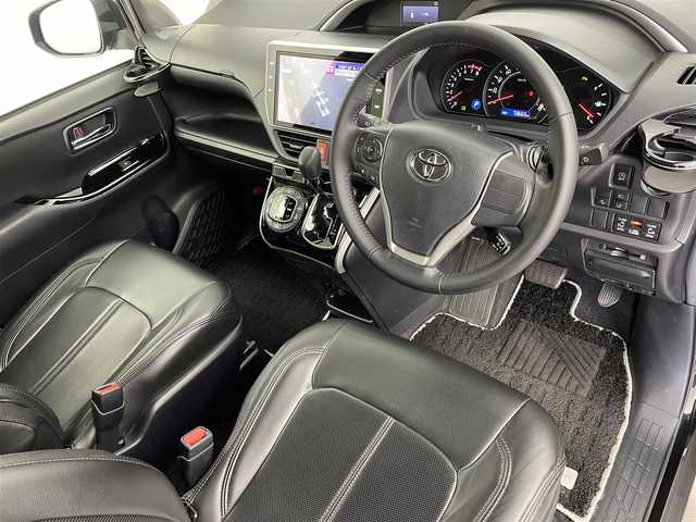 トヨタ ヴォクシー ZS 煌Ⅱ 大分県 2019(令1)年 7.4万km ブラック ワンオーナー/7人乗り/TOYOTAセーフティセンス/・プリクラッシュセーフティ/・レーンディパーチャアラート/・オートマチックハイビーム/純正10型ナビ　型式：NSZN-Z68T/・フルセグTV、DVD再生可、Bluetoorh/・USB、HDMI、AM/FM、CD/ステアリングスイッチ/バックカメラ/純正フリップダウンモニター/　型式：V12T-R68C/両側電動スライドドア/前後ドライブレコーダー/ビルトインETC2.0/革調シートカバー/社外ツィーター/アイドリングストップ/横滑り防止装置/電動格納ミラー/純正フロアマット/オートライト/LEDヘッドライト/LEDフォグ/クリアランスソナー /純正16インチアルミホイール/スペアタイヤ/保証書、取説、スペアキー有り
