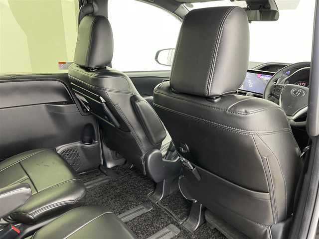 トヨタ ヴォクシー ZS 煌Ⅱ 大分県 2019(令1)年 7.4万km ブラック ワンオーナー/7人乗り/TOYOTAセーフティセンス/・プリクラッシュセーフティ/・レーンディパーチャアラート/・オートマチックハイビーム/純正10型ナビ　型式：NSZN-Z68T/・フルセグTV、DVD再生可、Bluetoorh/・USB、HDMI、AM/FM、CD/ステアリングスイッチ/バックカメラ/純正フリップダウンモニター/　型式：V12T-R68C/両側電動スライドドア/前後ドライブレコーダー/ビルトインETC2.0/革調シートカバー/社外ツィーター/アイドリングストップ/横滑り防止装置/電動格納ミラー/純正フロアマット/オートライト/LEDヘッドライト/LEDフォグ/クリアランスソナー /純正16インチアルミホイール/スペアタイヤ/保証書、取説、スペアキー有り
