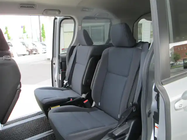 トヨタ ノア X 千葉県 2021(令3)年 2.9万km シルバーM ワンオーナー/純正オーディオ【CD/AUX/USB】/フロント、リアコーナーセンサー/社外前後ドライブレコーダー/片側パワースライドドア/トヨタセーフティセンス/クルーズコントロール/純正ビルトインETC/LEDヘッドライト/リモコンキー/ISOFIX/Rミラー/R4、5、6年記録簿有
