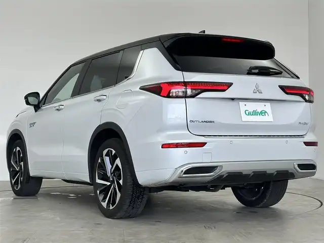 三菱 アウトランダー ＰＨＥＶ P 愛知県 2022(令4)年 3.2万km アメジストブラック/シルキーホワイト 純正ナビ/BOSEスピーカー/全方位カメラ/デジタルインナーミラー/AC1500w/シートマッサージ/メモリシート/ステアリングヒート/パワーシート/ステアリングヒート/オートホールド/ドラレコ/純正フロアマット/シートヒーター