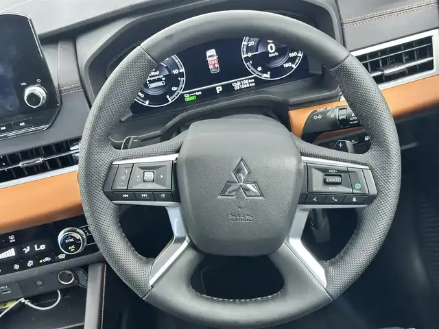 三菱 アウトランダー ＰＨＥＶ P 愛知県 2022(令4)年 3.2万km アメジストブラック/シルキーホワイト 純正ナビ/BOSEスピーカー/全方位カメラ/デジタルインナーミラー/AC1500w/シートマッサージ/メモリシート/ステアリングヒート/パワーシート/ステアリングヒート/オートホールド/ドラレコ/純正フロアマット/シートヒーター