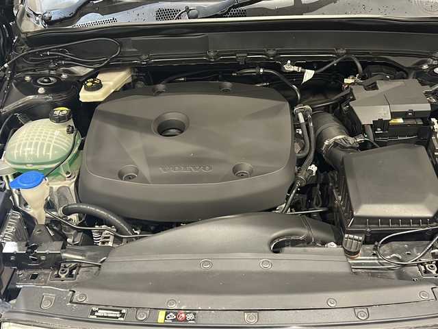 ボルボ ＸＣ４０ T4 AWD インスクリプション 新潟県 2019(平31)年 5.4万km オニキスブラックP harman/kardonサウンド/オキサイドレッドシート（Inscription　専用）/純正HDDナビ/・フルセグ/BT/AppleCarPlay/AndroidAuto/USB/360°リアビューカメラ/前後ドライブレコーダー/インテリセーフ/パークアシストパイロット/ブラインドスポットアシスト/レーンキーピングエイド/クロストラフィックアラート/アダプティブクルーズコントロール/全席シートヒーター/フロントパワーシート/パワーバックドア（ハンズフリーオープニング/クローズ機能）/純正19インチアルミホイール/LEDヘッドライト/パドルシフト/ワイヤレス充電/ETC