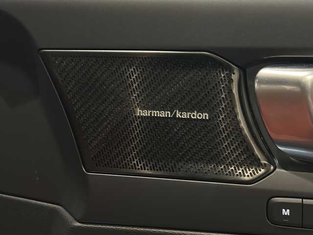ボルボ ＸＣ４０ T4 AWD インスクリプション 新潟県 2019(平31)年 5.4万km オニキスブラックP harman/kardonサウンド/オキサイドレッドシート（Inscription　専用）/純正HDDナビ/・フルセグ/BT/AppleCarPlay/AndroidAuto/USB/360°リアビューカメラ/前後ドライブレコーダー/インテリセーフ/パークアシストパイロット/ブラインドスポットアシスト/レーンキーピングエイド/クロストラフィックアラート/アダプティブクルーズコントロール/全席シートヒーター/フロントパワーシート/パワーバックドア（ハンズフリーオープニング/クローズ機能）/純正19インチアルミホイール/LEDヘッドライト/パドルシフト/ワイヤレス充電/ETC
