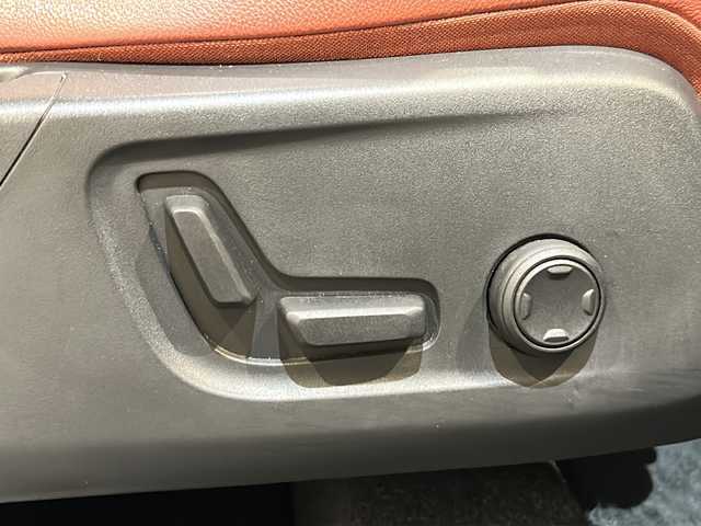ボルボ ＸＣ４０ T4 AWD インスクリプション 新潟県 2019(平31)年 5.4万km オニキスブラックP harman/kardonサウンド/オキサイドレッドシート（Inscription　専用）/純正HDDナビ/・フルセグ/BT/AppleCarPlay/AndroidAuto/USB/360°リアビューカメラ/前後ドライブレコーダー/インテリセーフ/パークアシストパイロット/ブラインドスポットアシスト/レーンキーピングエイド/クロストラフィックアラート/アダプティブクルーズコントロール/全席シートヒーター/フロントパワーシート/パワーバックドア（ハンズフリーオープニング/クローズ機能）/純正19インチアルミホイール/LEDヘッドライト/パドルシフト/ワイヤレス充電/ETC