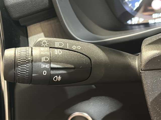 ボルボ ＸＣ４０ T4 AWD インスクリプション 新潟県 2019(平31)年 5.4万km オニキスブラックP harman/kardonサウンド/オキサイドレッドシート（Inscription　専用）/純正HDDナビ/・フルセグ/BT/AppleCarPlay/AndroidAuto/USB/360°リアビューカメラ/前後ドライブレコーダー/インテリセーフ/パークアシストパイロット/ブラインドスポットアシスト/レーンキーピングエイド/クロストラフィックアラート/アダプティブクルーズコントロール/全席シートヒーター/フロントパワーシート/パワーバックドア（ハンズフリーオープニング/クローズ機能）/純正19インチアルミホイール/LEDヘッドライト/パドルシフト/ワイヤレス充電/ETC