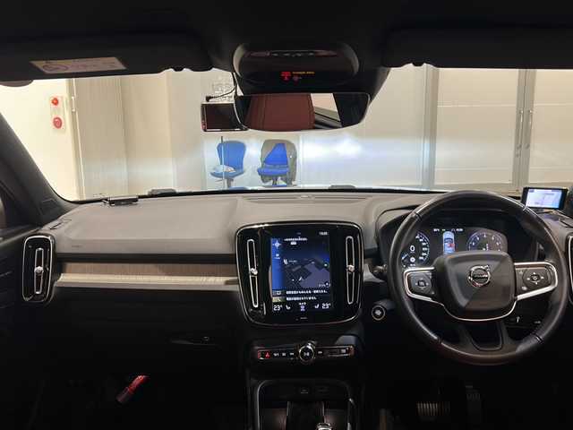 ボルボ ＸＣ４０ T4 AWD インスクリプション 新潟県 2019(平31)年 5.4万km オニキスブラックP harman/kardonサウンド/オキサイドレッドシート（Inscription　専用）/純正HDDナビ/・フルセグ/BT/AppleCarPlay/AndroidAuto/USB/360°リアビューカメラ/前後ドライブレコーダー/インテリセーフ/パークアシストパイロット/ブラインドスポットアシスト/レーンキーピングエイド/クロストラフィックアラート/アダプティブクルーズコントロール/全席シートヒーター/フロントパワーシート/パワーバックドア（ハンズフリーオープニング/クローズ機能）/純正19インチアルミホイール/LEDヘッドライト/パドルシフト/ワイヤレス充電/ETC