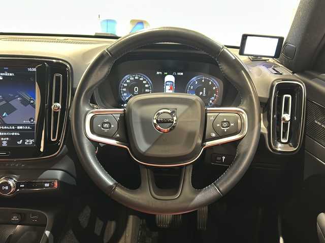 ボルボ ＸＣ４０ T4 AWD インスクリプション 新潟県 2019(平31)年 5.4万km オニキスブラックP harman/kardonサウンド/オキサイドレッドシート（Inscription　専用）/純正HDDナビ/・フルセグ/BT/AppleCarPlay/AndroidAuto/USB/360°リアビューカメラ/前後ドライブレコーダー/インテリセーフ/パークアシストパイロット/ブラインドスポットアシスト/レーンキーピングエイド/クロストラフィックアラート/アダプティブクルーズコントロール/全席シートヒーター/フロントパワーシート/パワーバックドア（ハンズフリーオープニング/クローズ機能）/純正19インチアルミホイール/LEDヘッドライト/パドルシフト/ワイヤレス充電/ETC