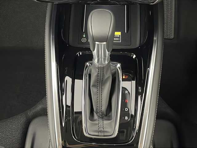 ホンダ ヴェゼル ハイブリッド e:HEV Z 新潟県 2025(令7)年 0.1万km未満 クリスタルブラックパール ４WD/ホンダセンシング/登録未使用車/ホンダコネクトディスプレイ/　　フルセグ/applecarplay/androidauto/AM/FM//　　BT/USB/バックモニター/ハンズフリーアクセスパワーバックドア/アダプティブクルーズコントロール/LEDシーケンシャルターンランプ/アダプティブドライビングビーム/ハーフレザーシート/前席シートヒーター/18インチ純正アルミホイール付/電動パーキングブレーキ/オートブレーキホールド/typeCポート/置くだけ充電/ミラーヒーター/ステアリングスイッチ/ステアリングヒーター/ブラインドスポットモニター/スペアキー/スマートキー/ETC2.0