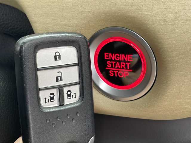 ホンダ フリード G ホンダセンシング 群馬県 2017(平29)年 4.3万km クリスタルブラックパール 純正９型ナビ　バックカメラ　衝突被害軽減ブレーキ　両側電動スライドドア　ビルトインETC 前後ドライブレコーダー　LEDヘッドライト　ステアリングリモコン　オートライト　スマートキー　禁煙車
