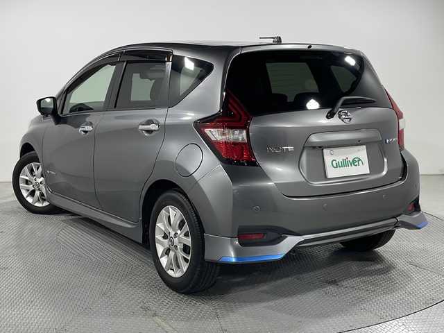 日産 ノート e－パワー X 広島県 2019(平31)年 3万km ダークメタルグレー 純正フルエアロ/純正ナビ/アラウンドビューモニター/インテリジェントルームミラー/エマージェンシーブレーキ/車線逸脱防止支援/オートハイビーム/純正15インチAW/ETC/ドライブレコーダー
