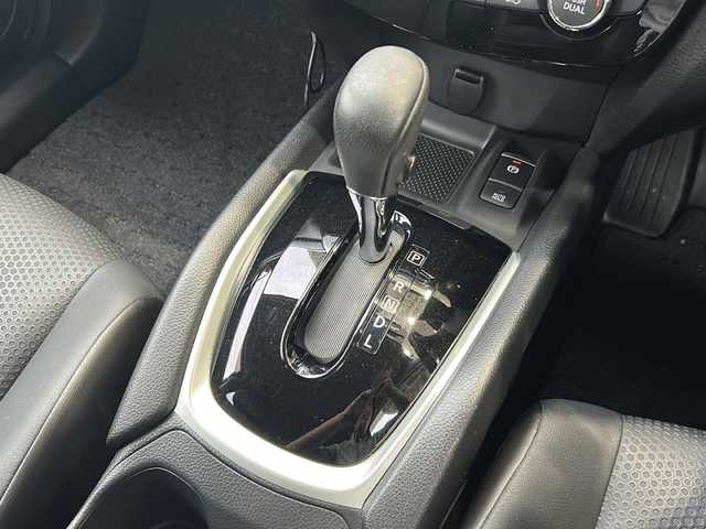 日産 エクストレイル 20X 静岡県 2017(平29)年 3万km ブリリアントホワイトパール 純正SDナビ/・CD/・DVD/・Bluetooth/・フルセグTV/・AM/・FM/主要装備/・プロパイロット/・追従クルコン/・衝突軽減/・コーナーセンサー/・オートホールド/・パワーバックドア/・バックモニター/・ETC/・ドラレコ/・ダウンヒルアシスト/・オートライト/・フォグランプ
